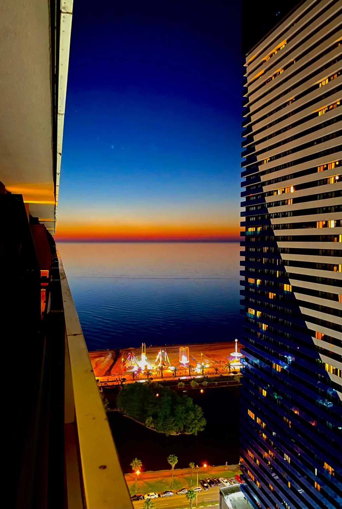 Sky Apartments Batoemi Buitenkant foto
